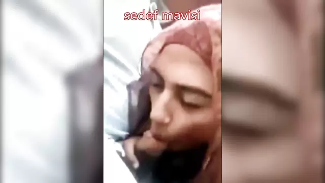 یه زن ترک داغ با کیر مرد حسابی ساک می زنه.