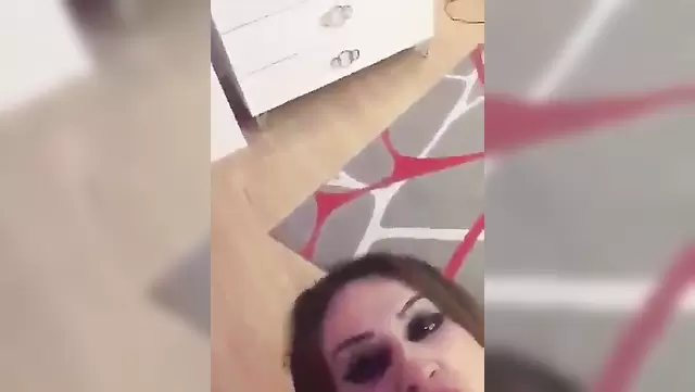 دختر ترک داره واسه رئیسش ساک می زنه.